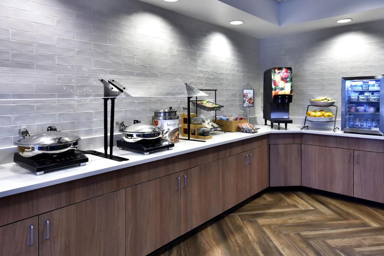 Hotel Fairfield & By Marriott Richmond 3*