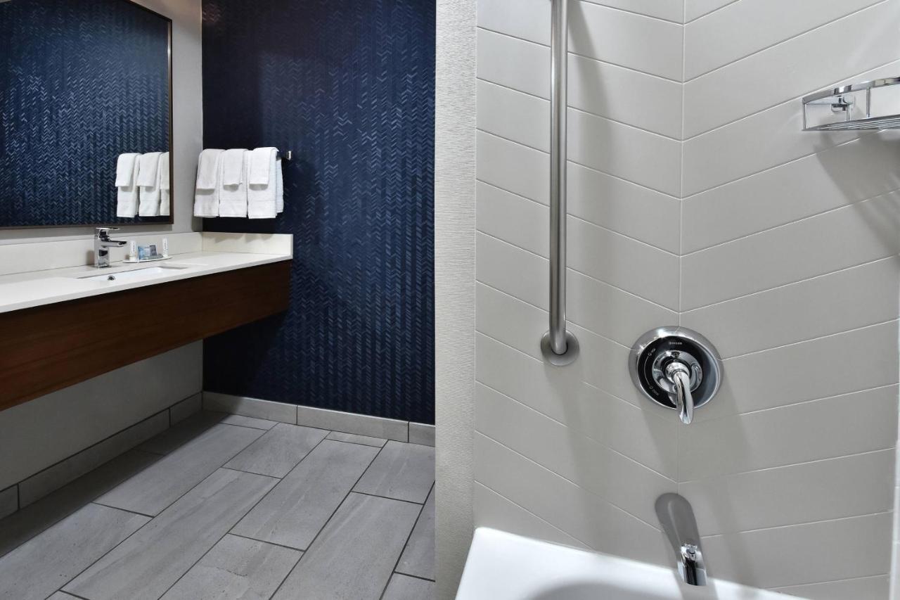 Hotel Fairfield & By Marriott Richmond 3*