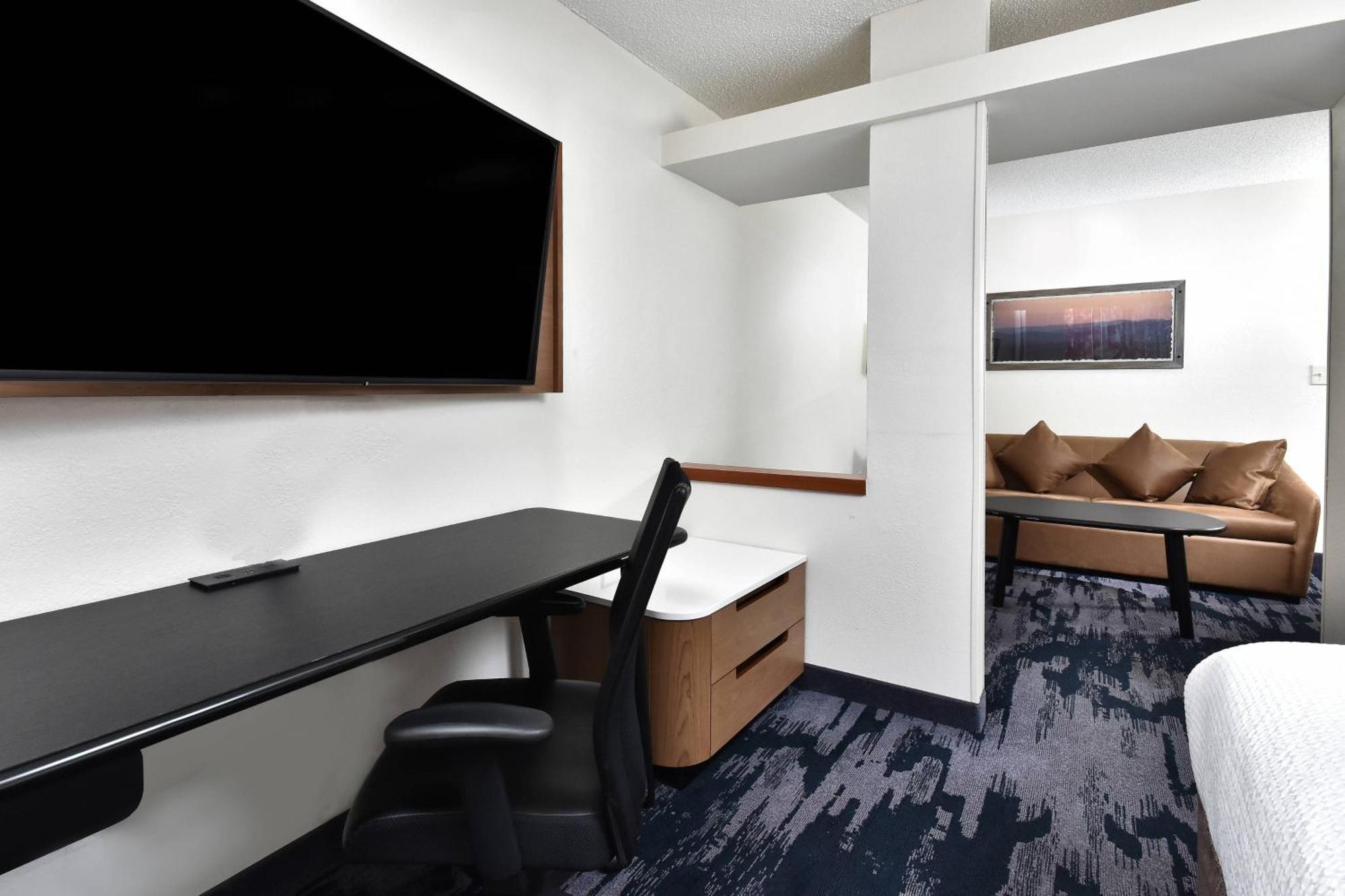 Fairfield & By Marriott Richmond Hotel