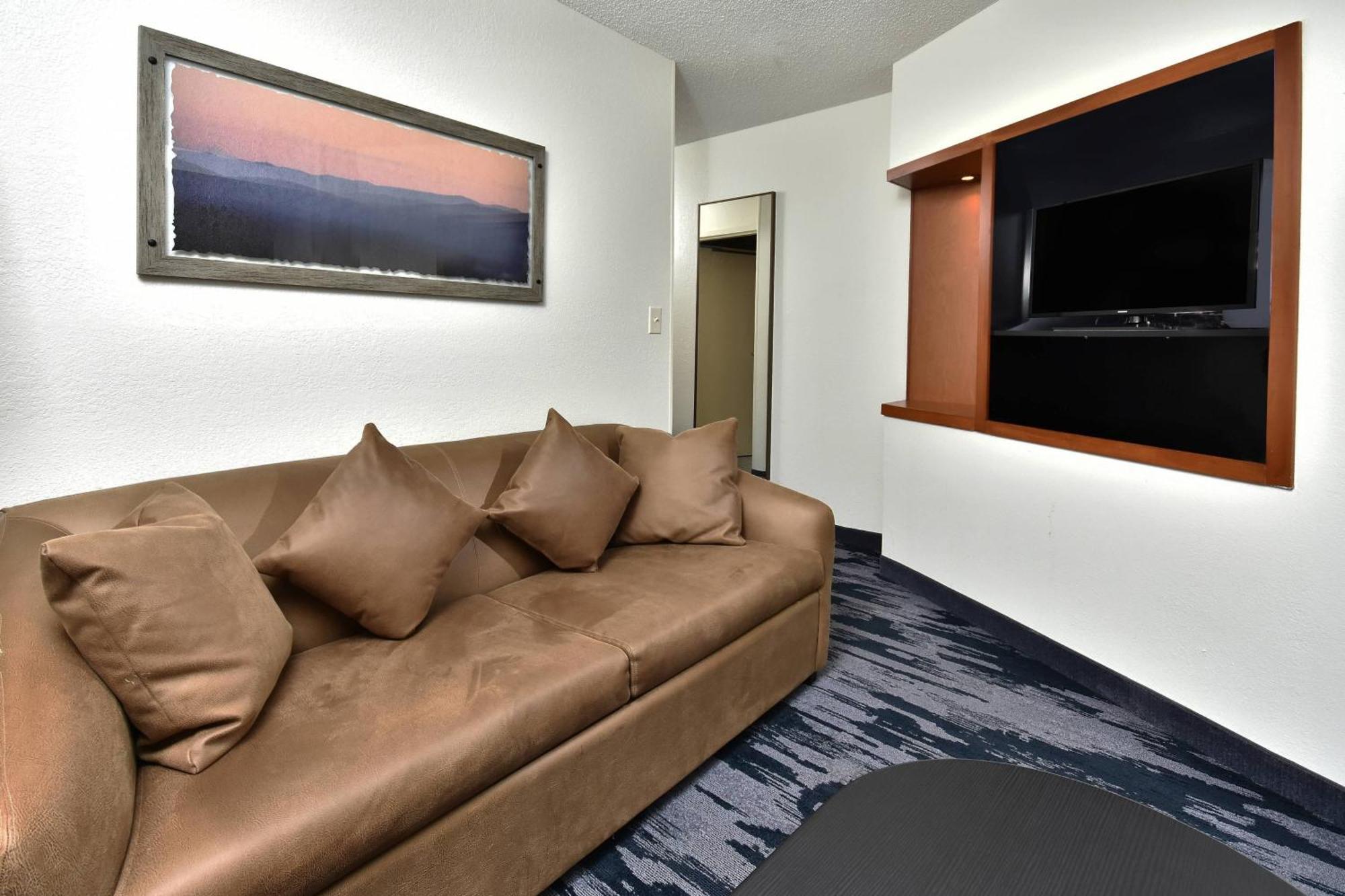 Fairfield & By Marriott Richmond Hotel 3*