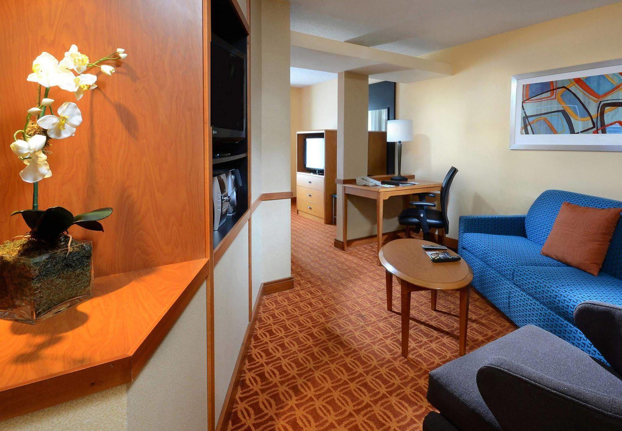 Fairfield & By Marriott Richmond Hotel